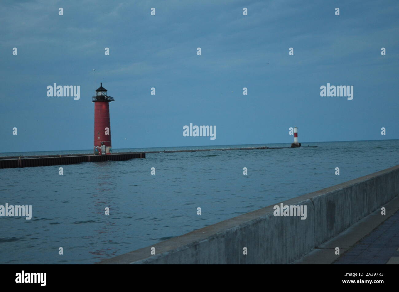 Summertime in Wisconsin: Kenosha North Pier luce sul Lago Michigan Foto Stock