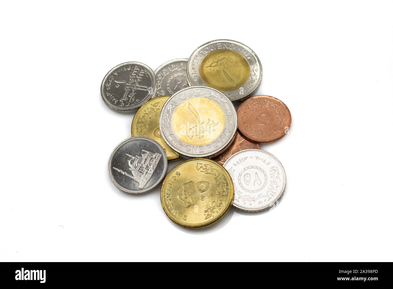 Un vicino l immagine di un assortito, Brillante collezione di monete dall'Egitto. Shot close up in macro. Foto Stock