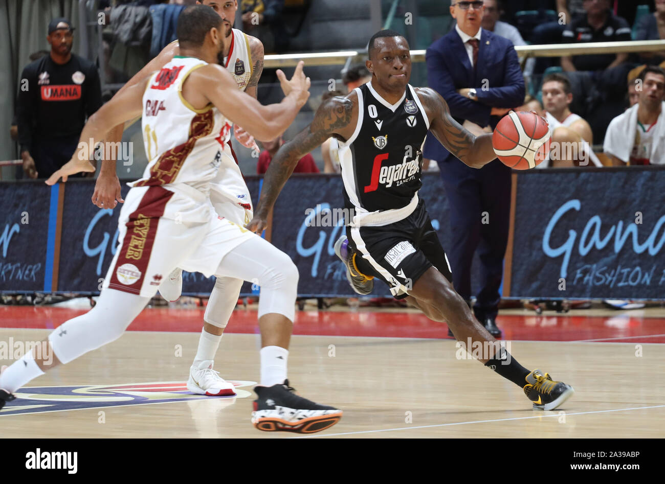 Bologna, Italia, 06 ott 2019, Frank , Gaines virtus segafredo bologna, durante il Segafredo Virtus Bologna Vs Umana Reyer Venezia - basket italiana una serie campionato - Credito: LPS/Michele Nucci/Alamy Live News Foto Stock