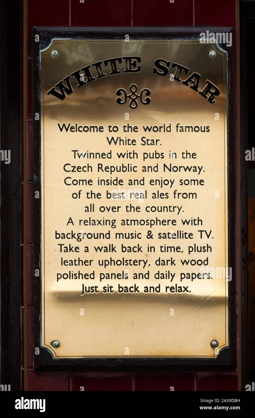 La placca al di fuori della Stella Bianca pub di Liverpool Foto Stock