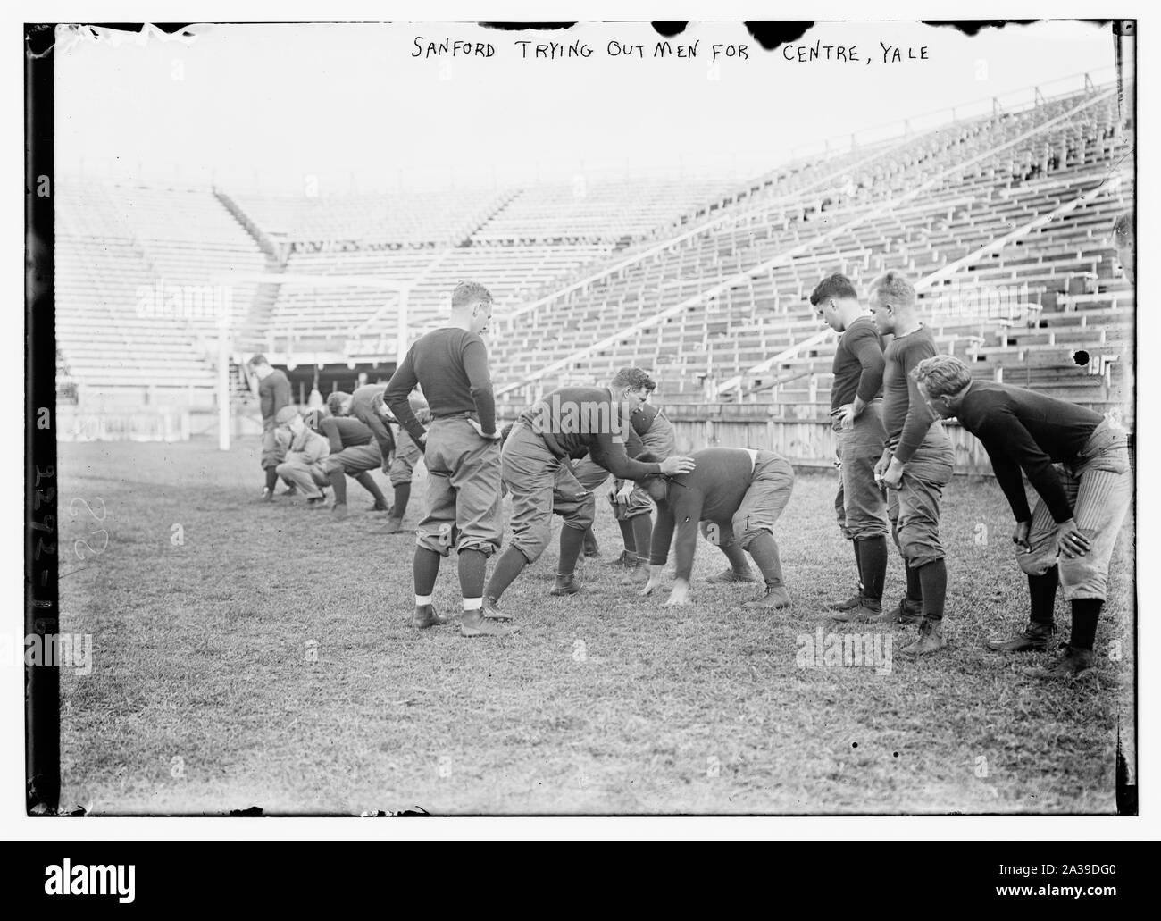 Sanford cercando uomini per il centro, Yale Foto Stock