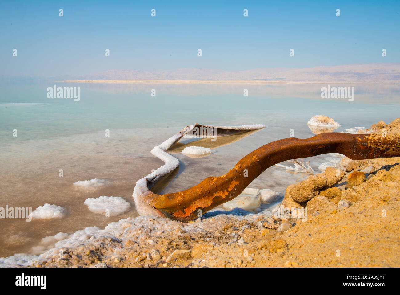 Una vista del Mar Morto da israeliano shore Foto Stock