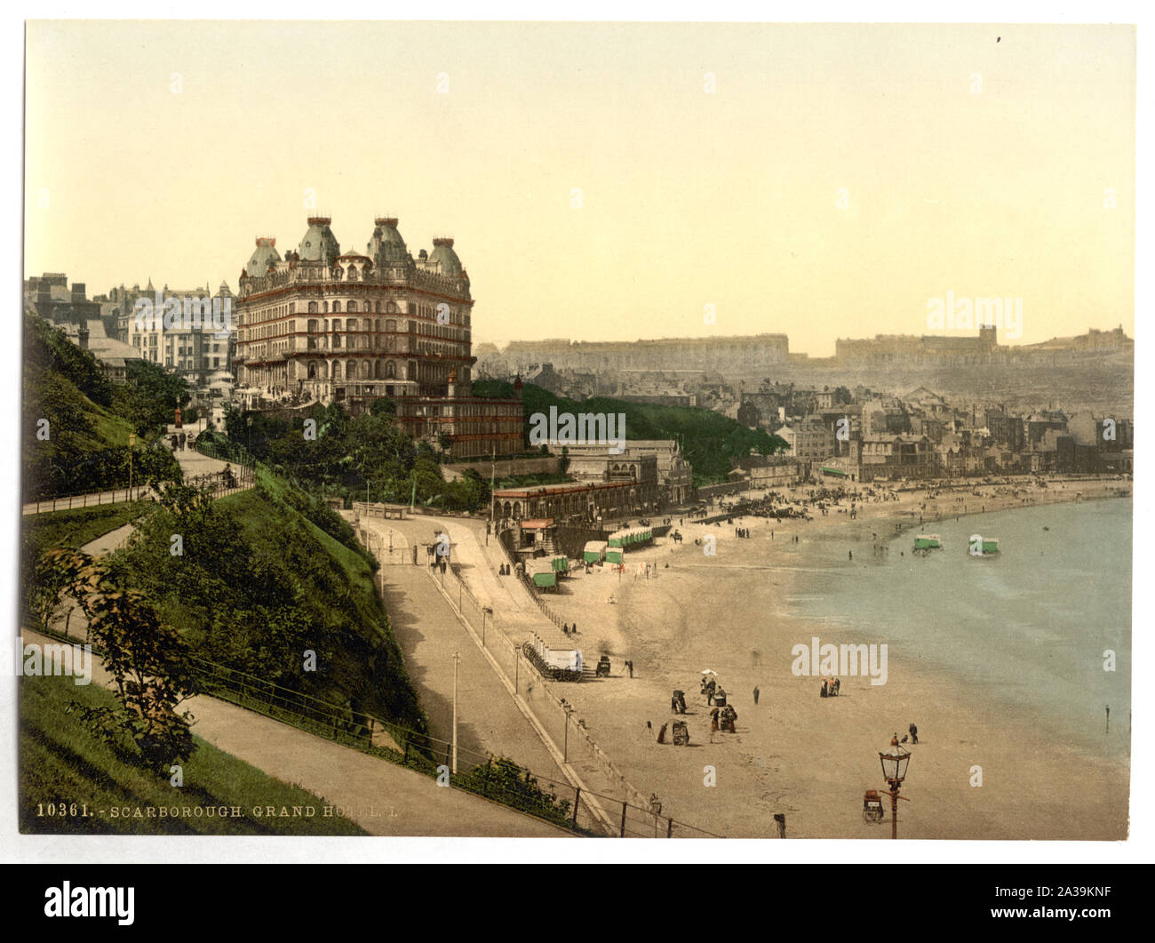 Scarborough, Grand Hotel, nello Yorkshire, Inghilterra; titolo dalla Detroit Publishing Co., catalogo J-sezione estera, Detroit, Michigan. : Detroit Publishing Company, 1905.; stampa n. 10361.; fa parte di: Viste di Inghilterra nella stampa Photochrom collection.; Foto Stock