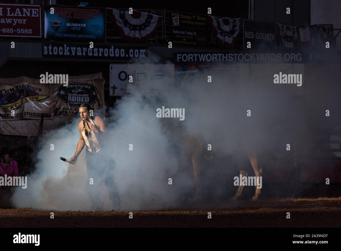 Scena di Pawnee Bill's Wild West Show all'Cowtown Coliseum in Stockyards quartiere di Fort Worth, Texas Foto Stock