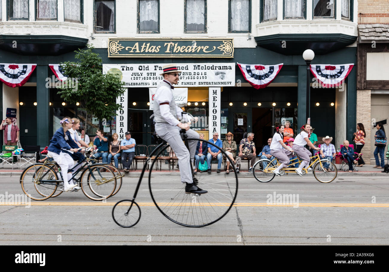 Scena da parata nel centro cittadino di Cheyenne Wyoming, che fa parte di Cheyenne Frontier Days western celebrazione e rodeo, si tiene ogni anno nella capitale del Wyoming sin dal 1897 Foto Stock