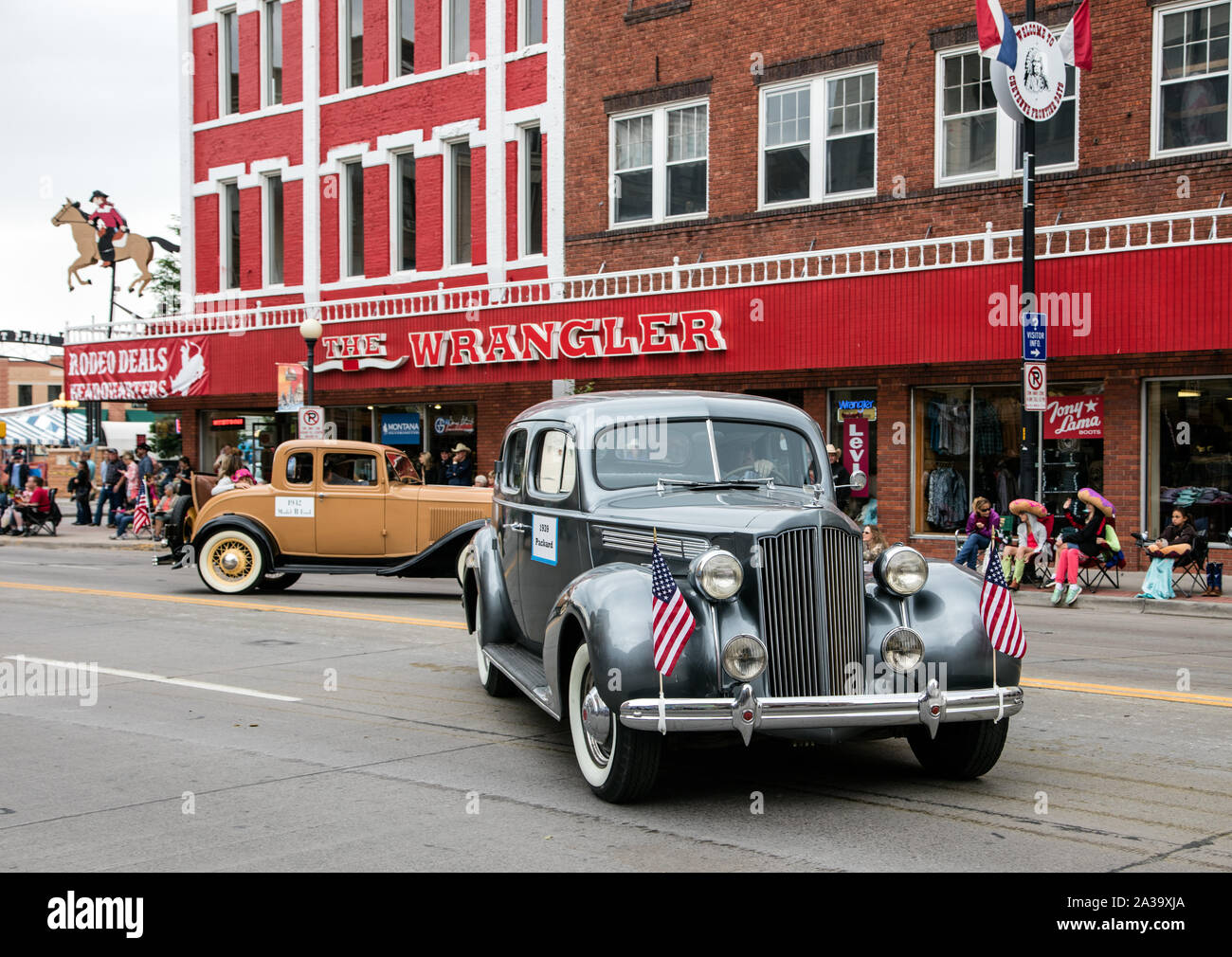 Scena da parata nel centro cittadino di Cheyenne Wyoming, che fa parte di Cheyenne Frontier Days western celebrazione e rodeo, si tiene ogni anno nella capitale del Wyoming sin dal 1897 Foto Stock
