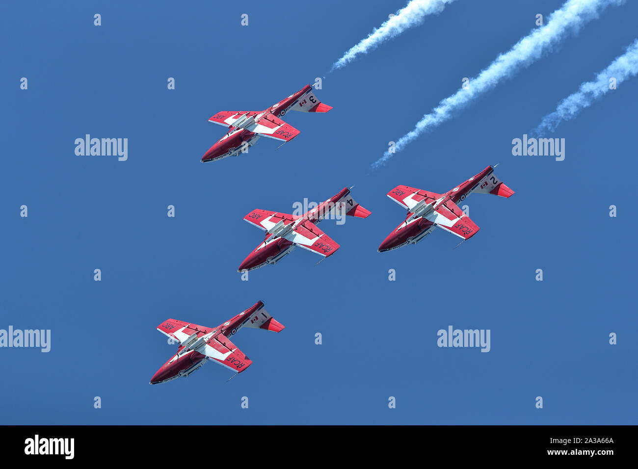 Forze canadesi Snowbirds presso la grande Airshow pacifico in Huntington Beach, California, il 4 ottobre 2019 Foto Stock