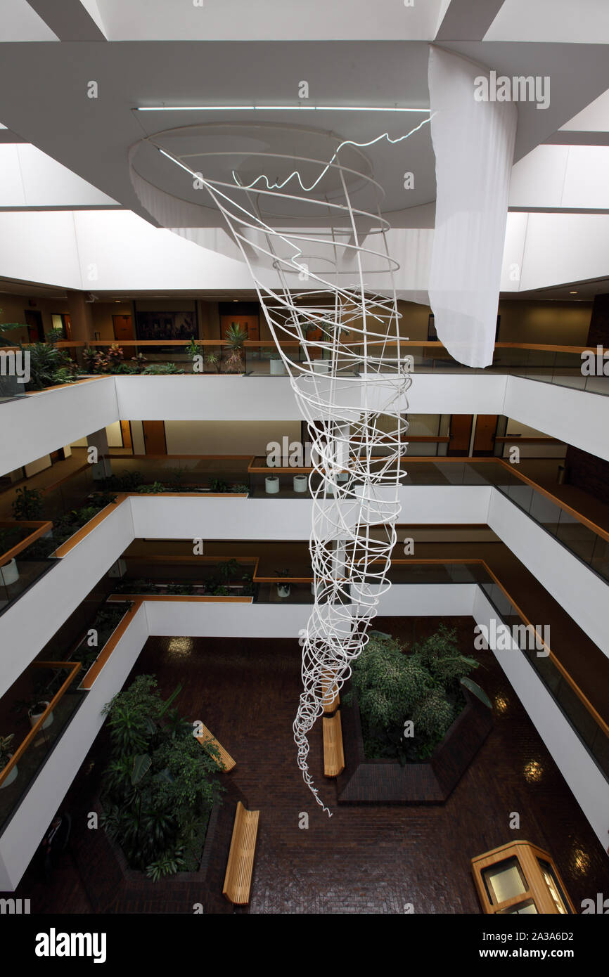 Scultura il White Tornado a Frank Carlson Edificio Federale & U.S. Courthouse, Topeka nel Kansas Foto Stock