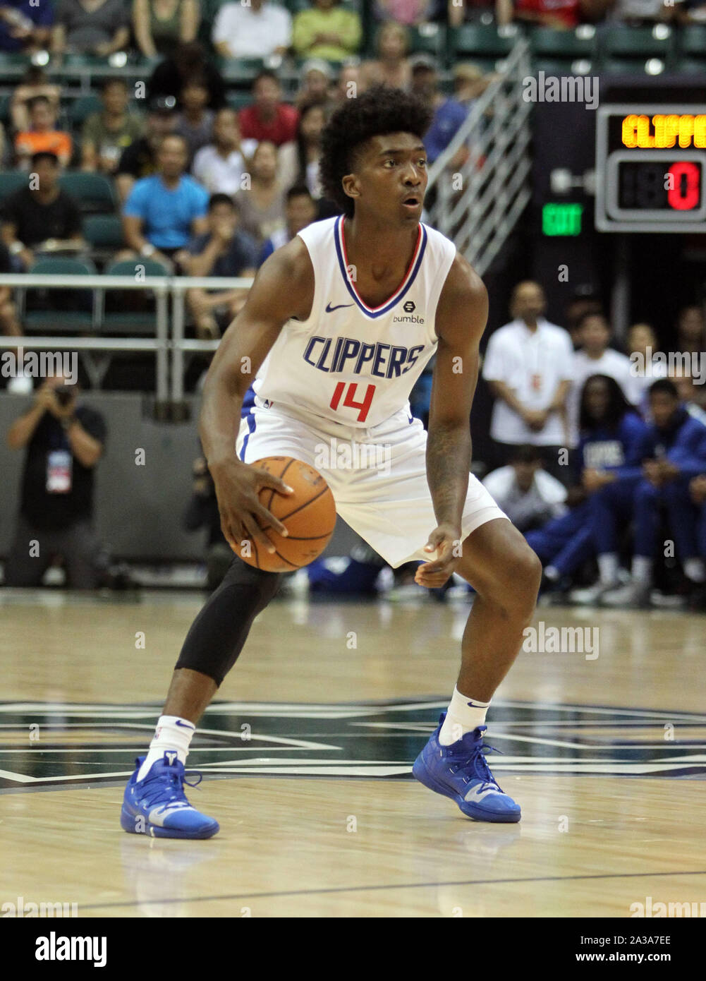 Honolulu, Hawaii. 6 Ottobre 2019 - Los Angeles Clippers guard Terance Mann #14 durante una partita di preseason tra i Los Angeles Clippers e la Shanghai squali a Stan Sheriff centro sul campus della University of Hawaii a manoa a Honolulu, HI - Michael Sullivan/CSM. Foto Stock