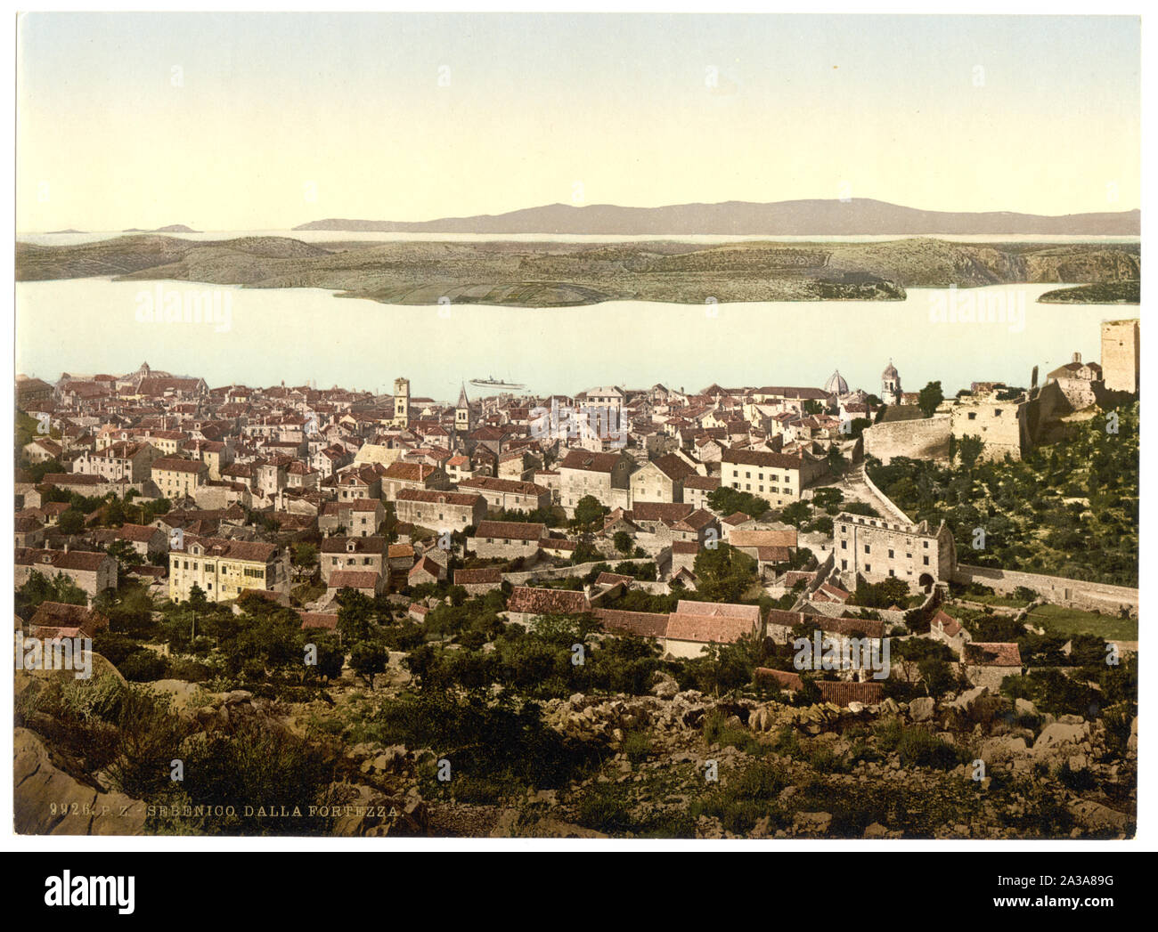 Sebenico, dal fort, Dalmazia, Austro-Hungary; stampa n. 9926.; fa parte di: viste dell'Impero Austro-ungarico nella stampa Photochrom collection.; titolo dalla Detroit Publishing Co., catalogo J-sezione estera, Detroit, Michigan. : Detroit Publishing Company, 1905.; Foto Stock