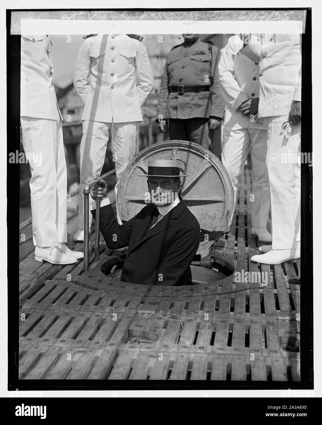 Sec. Wilbur ispezione S-45 a Washington. Navy Yard, 6/12/25 Foto Stock