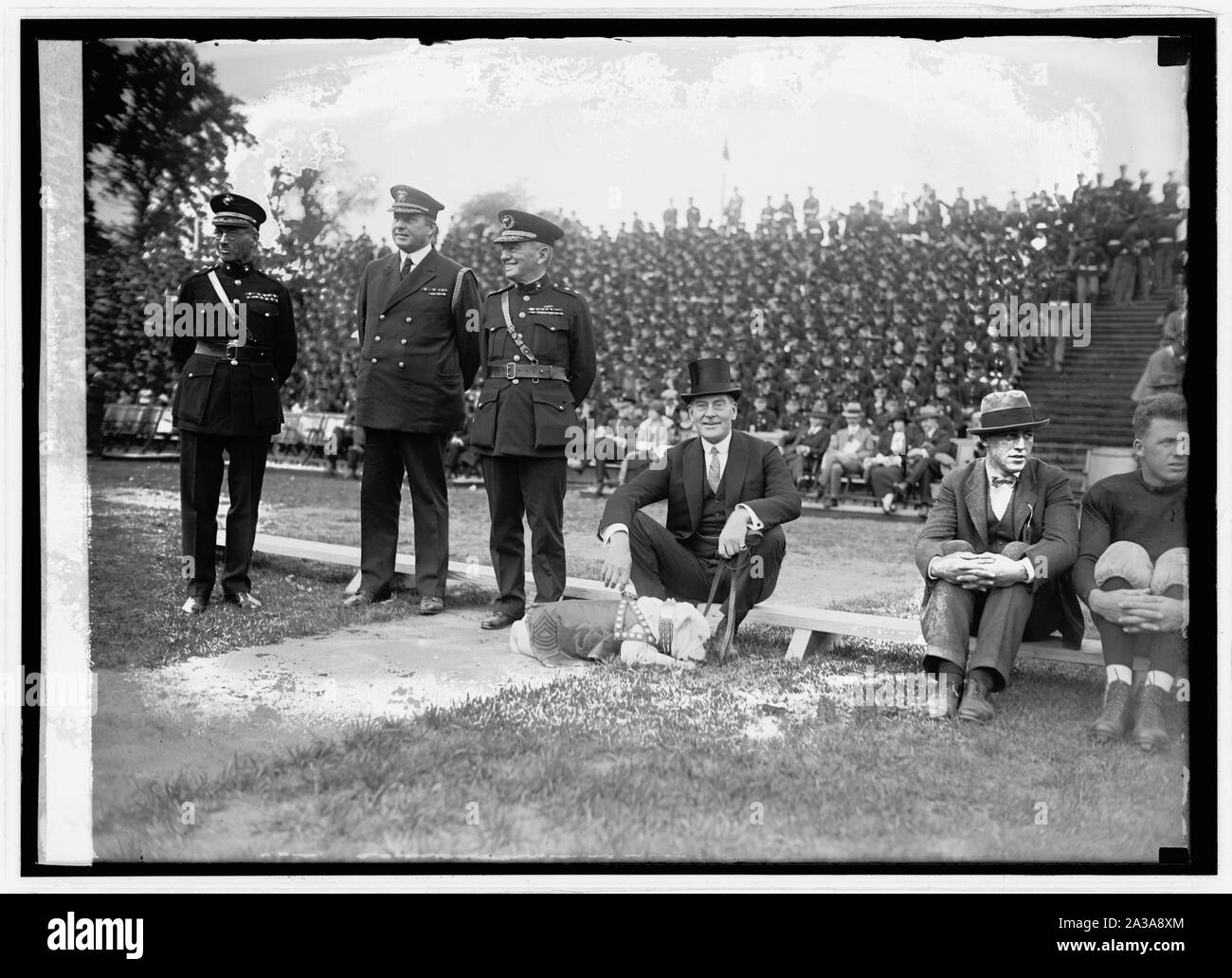 Sec. Wilburn e Gen. Lejeune al gioco di calcio tra Quantico Marines & C.U., 10/4/24 Foto Stock