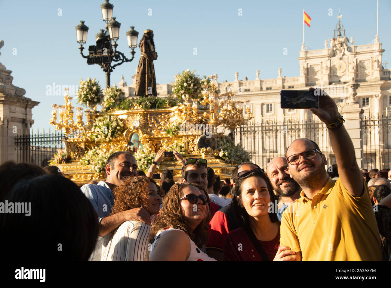 Si tratta di 80 anni dal ritorno di Gesù da Medinaceli a Madrid, da Ginevra, dopo la fine della Guerra Civile spagnola nel 1939. Al suo ritorno, l'immagine fu portata in processione dal monastero dell'Incarnazione alla sua attuale posizione nella basilica di Gesù di Medinaceli. Per questo motivo, e nel contesto della straordinaria mese missionario convocata dal Papa Francesco, l immagine di Gesù di Medinaceli farà una straordinaria processionale uscire attraverso le strade di Madrid. (Foto di Alberto Sibaja/Pacific Stampa) Foto Stock