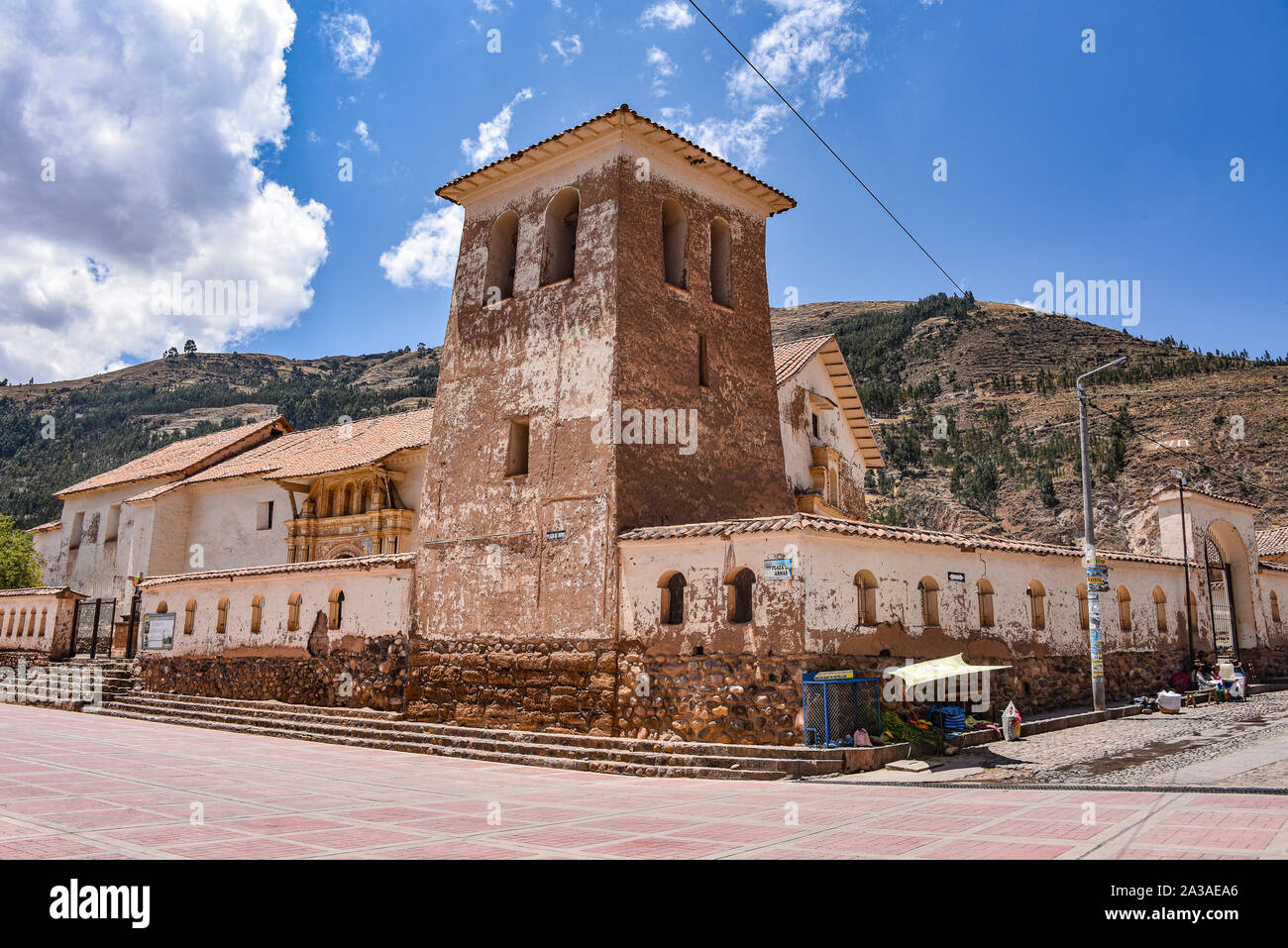 Tempio della Vergine Immacolata di Checacupe, un elaborato Barroque chiesa di stile si trova a sud di Cusco, Perù Foto Stock Tempio della Vergine Immacolata di Checacupe, un elaborato Barroque chiesa di stile si trova a sud di Cusco, Perù Foto Stock