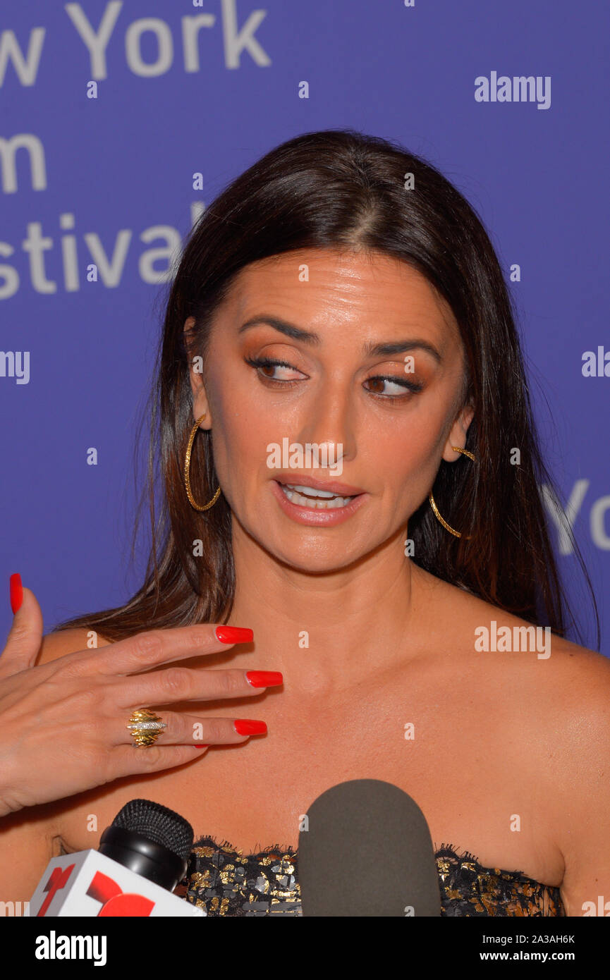 New York, Stati Uniti. 05 ott 2019. Penelope Cruz assiste la 57th New York Film Festival 'Wasp Rete' arrivi a Alice Tully Hall, Lincoln Center di New York City. Credito: SOPA Immagini limitata/Alamy Live News Foto Stock