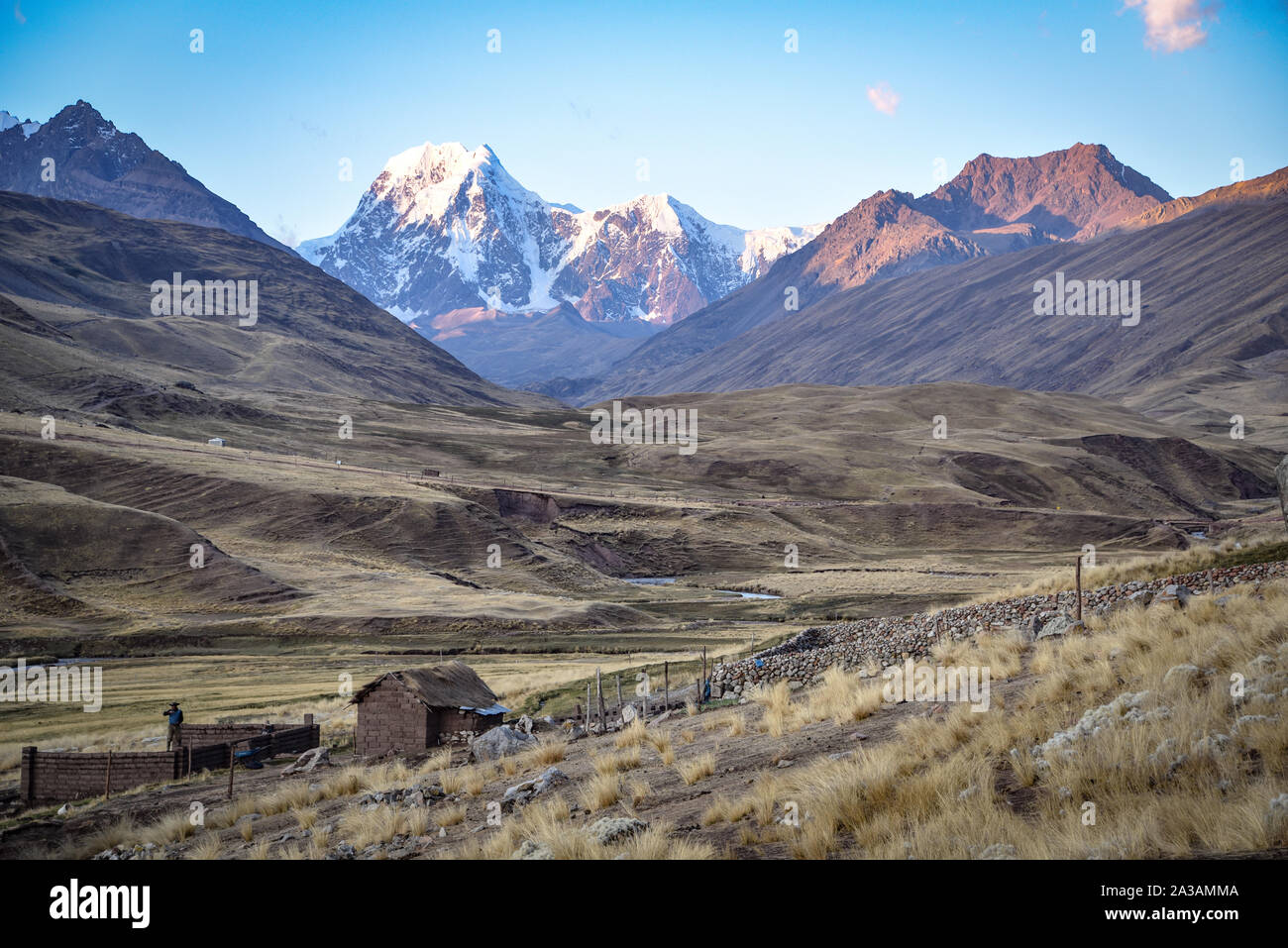 Andina incredibili paesaggi di montagna nella valle Chillca. Ausungate, Cusco, Perù Foto Stock