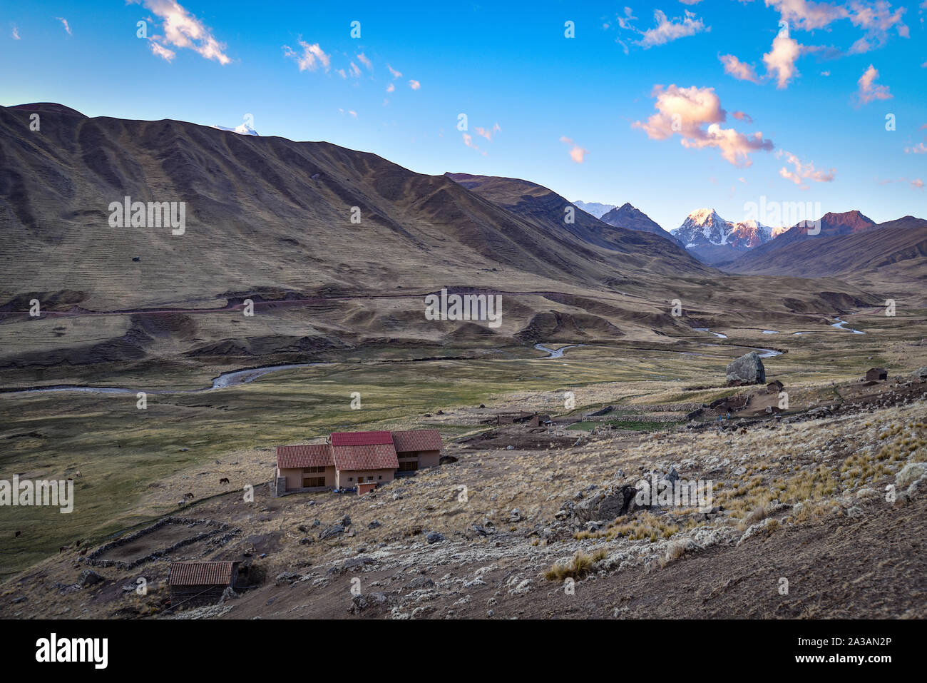 Andina incredibili paesaggi di montagna nella valle Chillca. Ausungate, Cusco, Perù Foto Stock