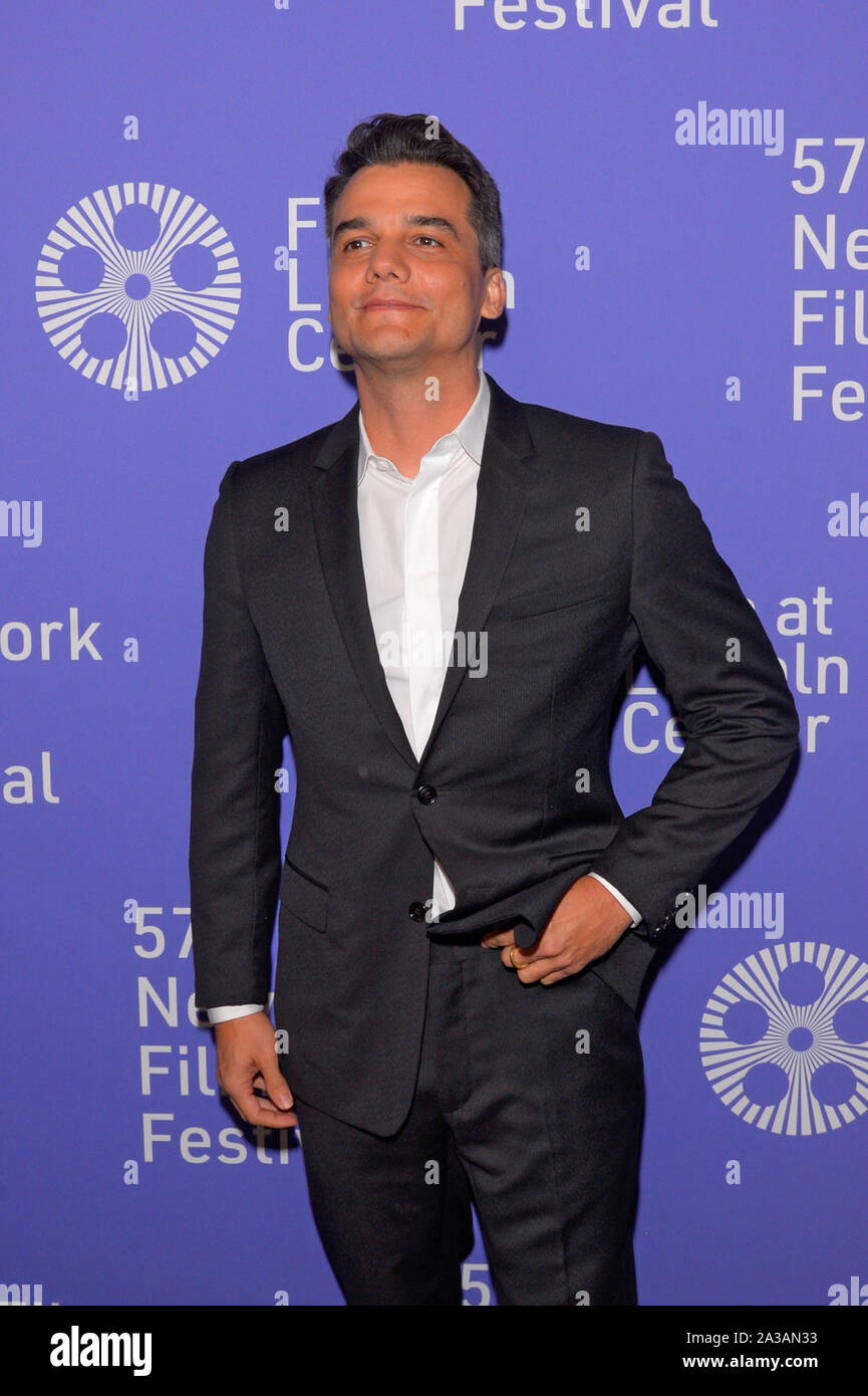 NEW YORK, NY - OTTOBRE 05: Wagner Moura assiste la 57th New York Film Festival 'Wasp Rete' arrivi a Alice Tully Hall, Lincoln Center nel mese di ottobre Foto Stock