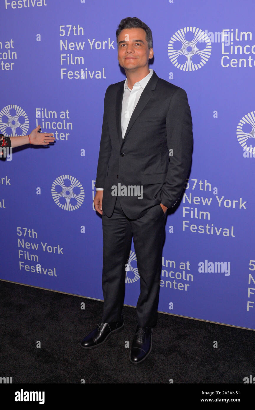 NEW YORK, NY - OTTOBRE 05: Wagner Moura assiste la 57th New York Film Festival 'Wasp Rete' arrivi a Alice Tully Hall, Lincoln Center nel mese di ottobre Foto Stock