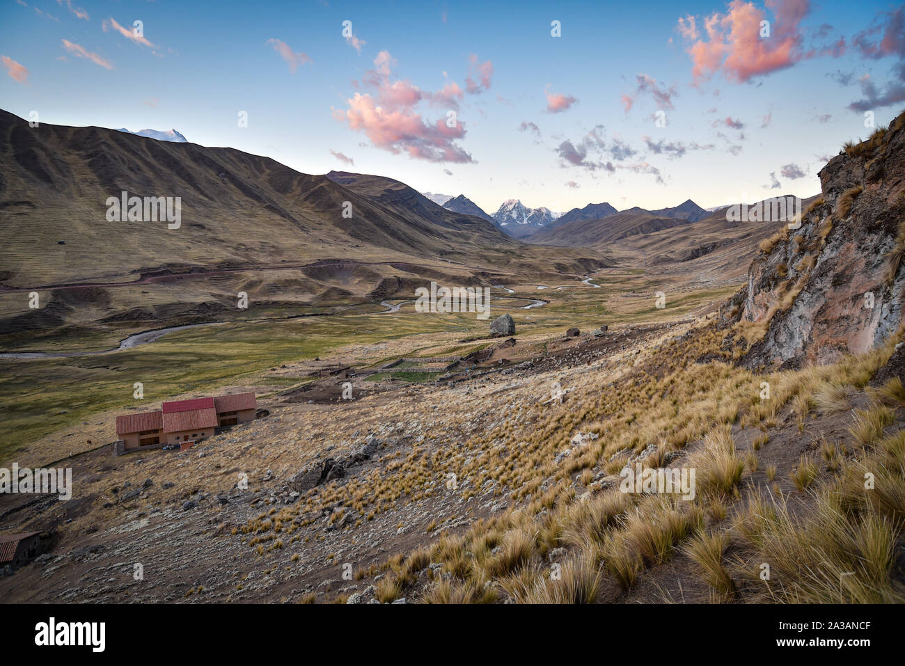 Andina incredibili paesaggi di montagna nella valle Chillca. Ausungate, Cusco, Perù Foto Stock