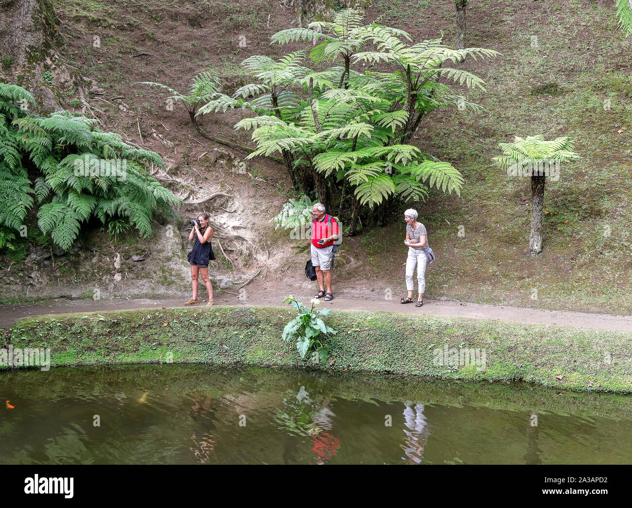 San Miguel, Portogallo - 15 Settembre 2019: persone divertendosi in Terra Nostra Garden Park a São Miguel Island, Furnas, Azzorre. Foto Stock
