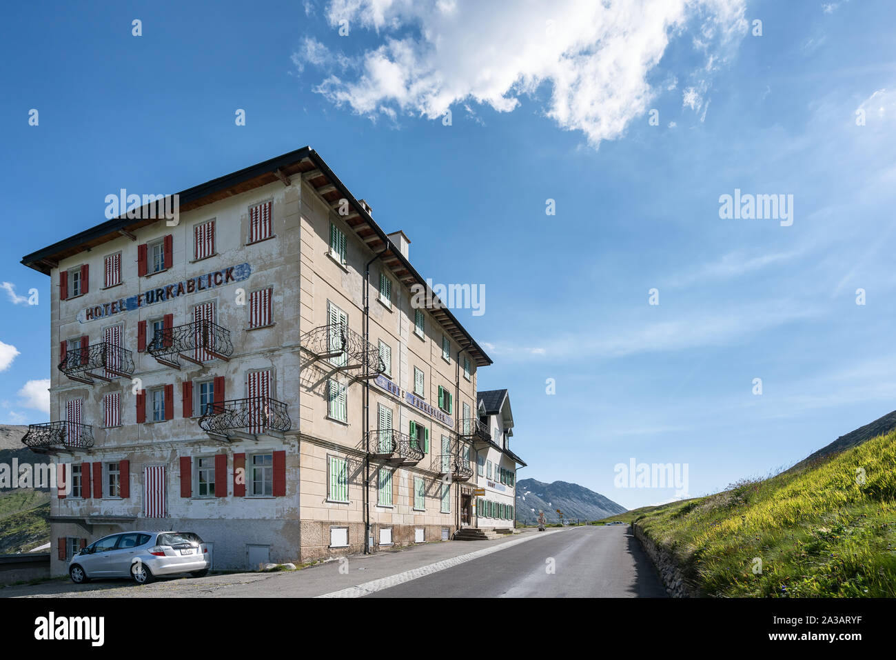 Un vecchio Hotel Furkablick in cima alla strada Furkapass, Svizzera, Alpi Foto Stock