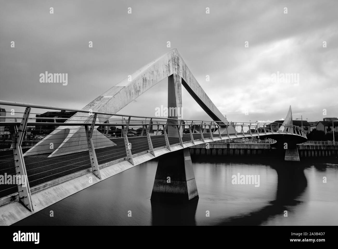 Tradeston ponte sul fiume Clyde in bianco e nero, Glasgow, Scotland, Regno Unito Foto Stock