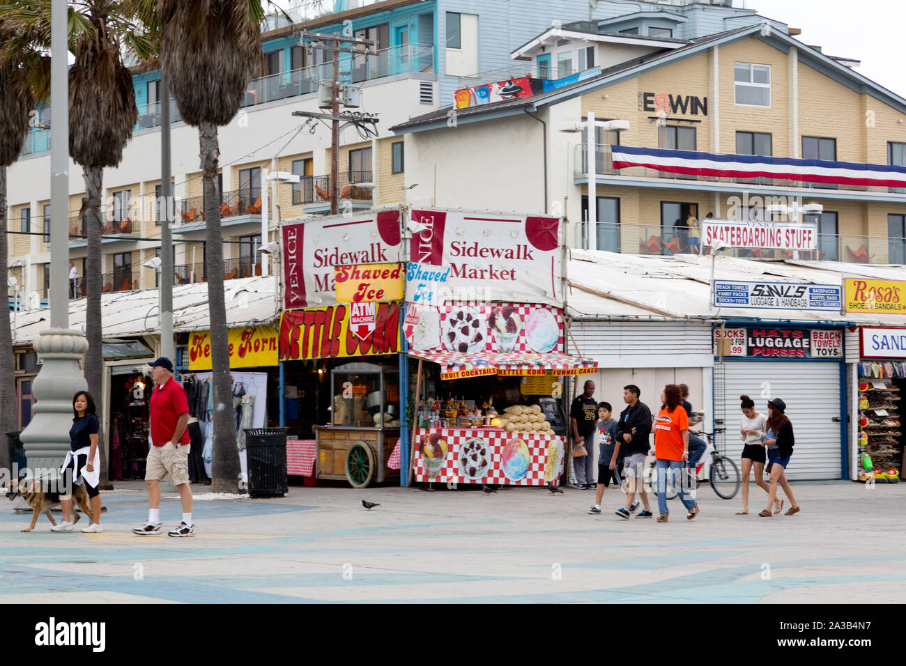 Mercato sul marciapiede in Venezia, un quartiere fronte mare sul lato ovest di Los Angeles in California Foto Stock