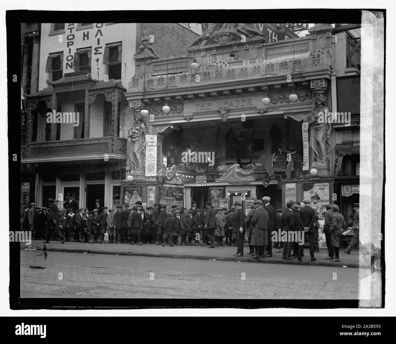 Sidney lussuria Teatro Leader che mostra la American film di avventura di serie il Jungle Dea (1922). Foto Stock