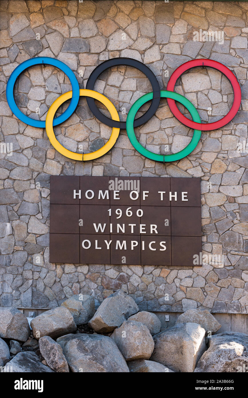 Casa di segno delle Olimpiadi Invernali del 1960 presso il Villaggio presso Squaw Valley, un anno di Sierra resort di montagna nella valle Olimpico, a ovest di Tahoe City, California Foto Stock