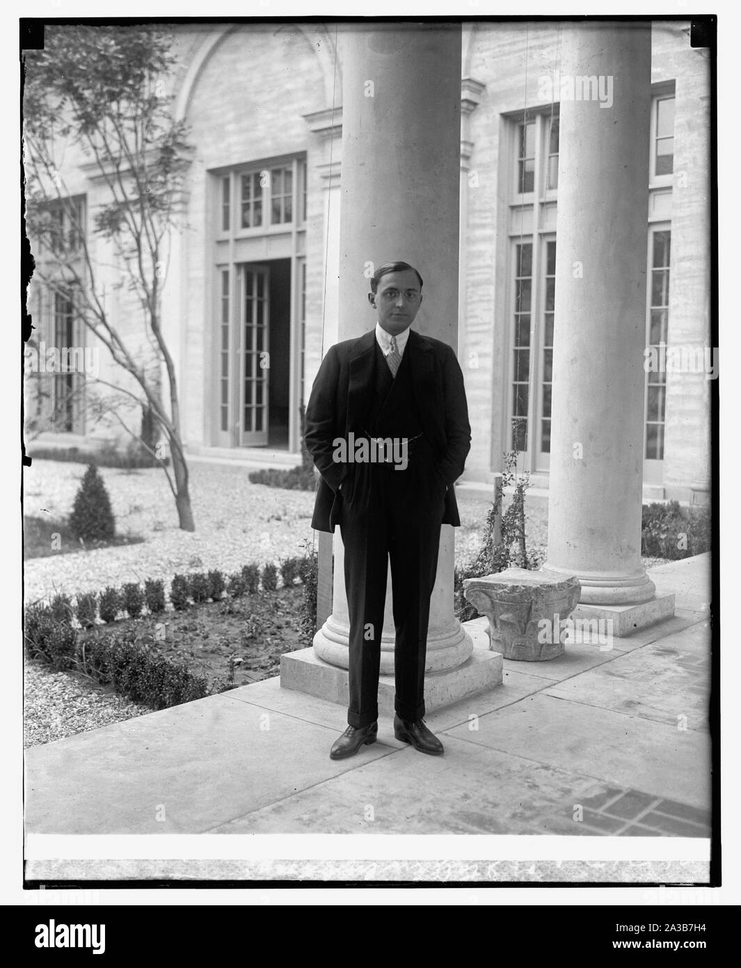 Signor Leonarto Vitetti, addetto all ambasciata italiana, [8/5/25] Foto Stock