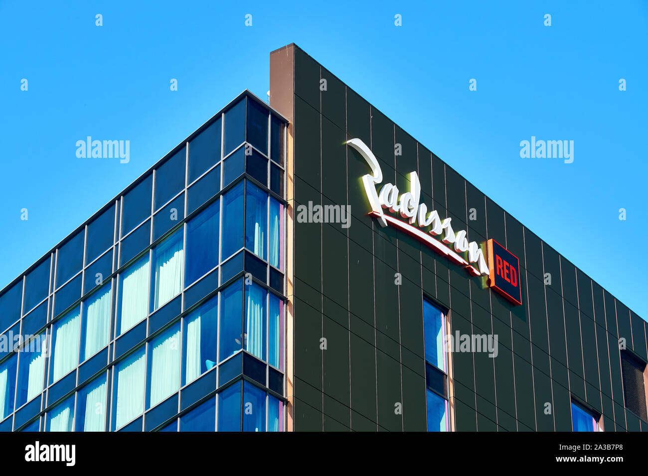 Primo piano dettaglio del Radisson Hotel Rosso nella città di Glasgow, vicino al fiume Clyde. Foto Stock