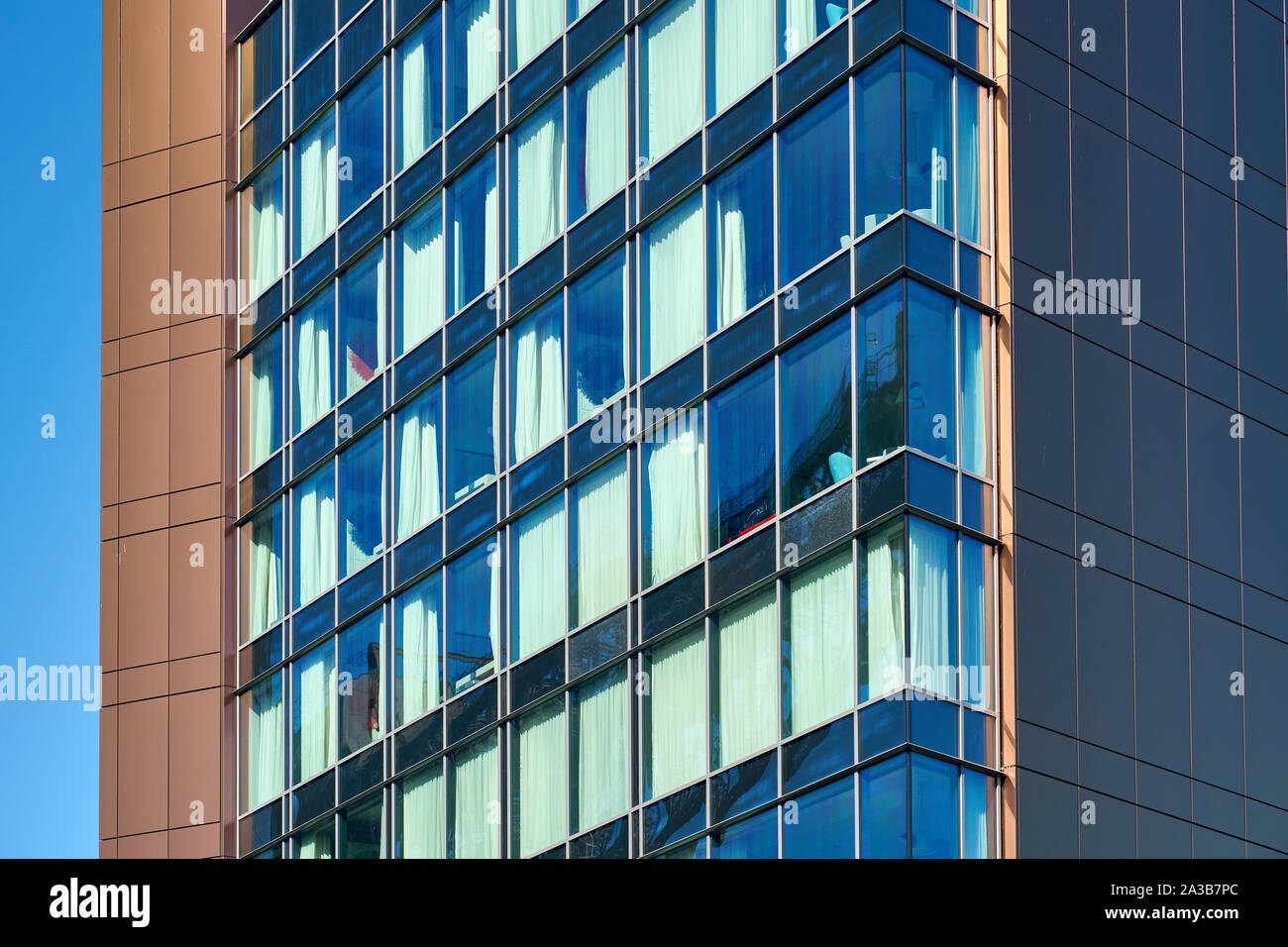 Primo piano dettaglio del Radisson Hotel Rosso nella città di Glasgow, vicino al fiume Clyde. Foto Stock
