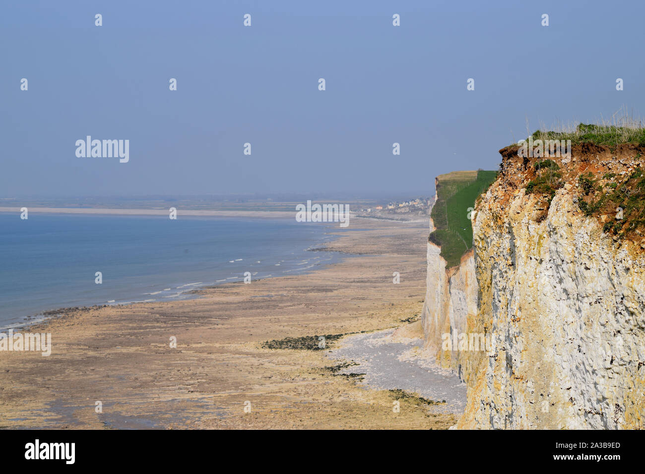 Les falaises entre le bois de Cise et mers les bains, chemins de pedestri avec vue sur la mer, la Baie de Somme, Ault, Onival, Cayeux sur mer Foto Stock