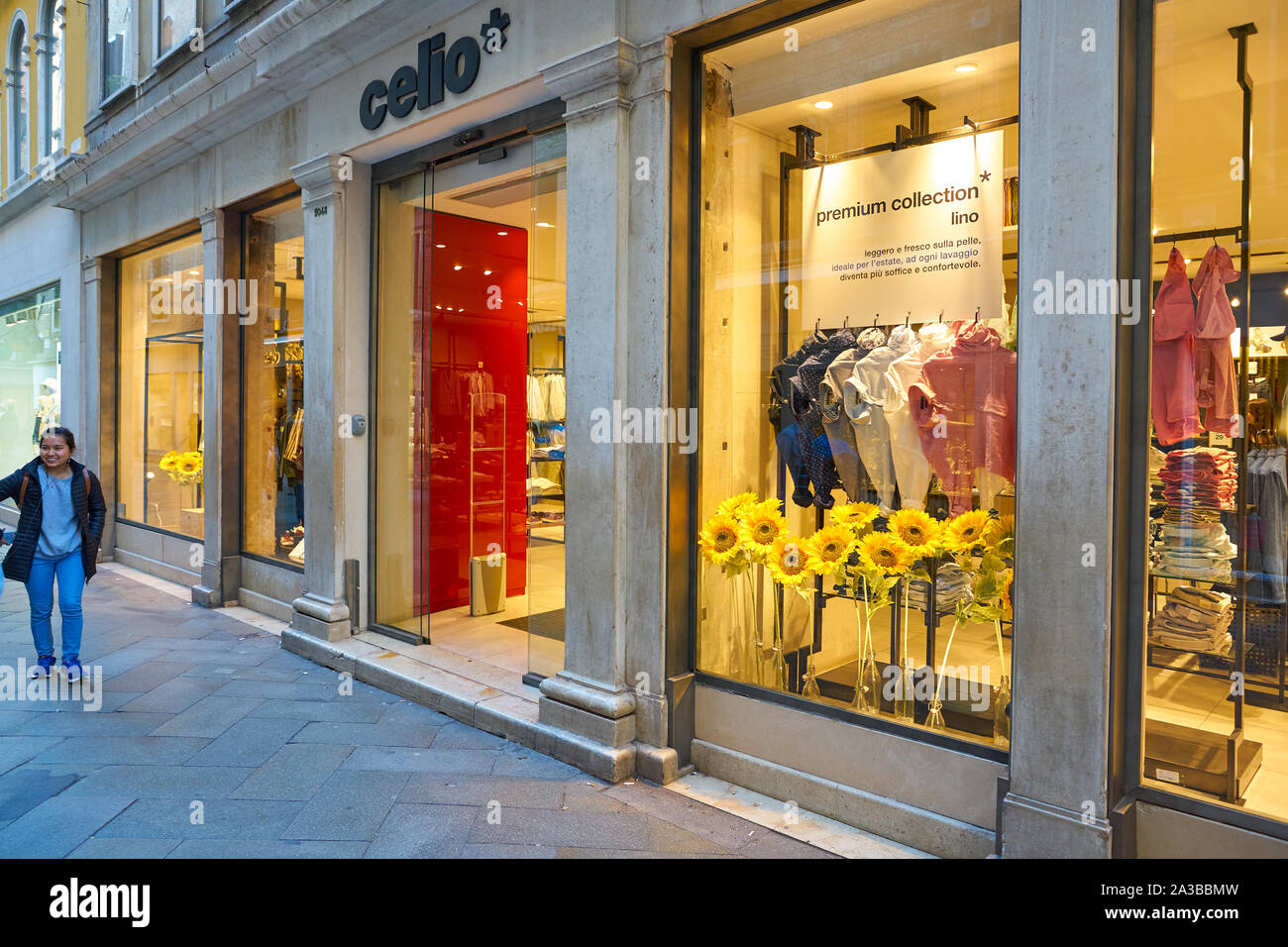 Venezia Italia circa maggio 2019 ingresso al Celio shop a Venezia Foto stock Alamy