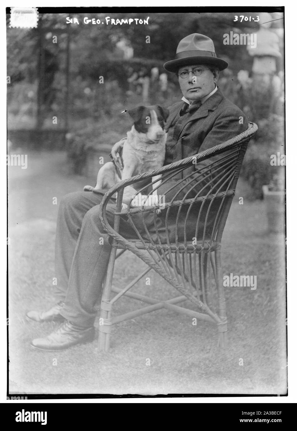 Sir Geo. Frampton Foto Stock