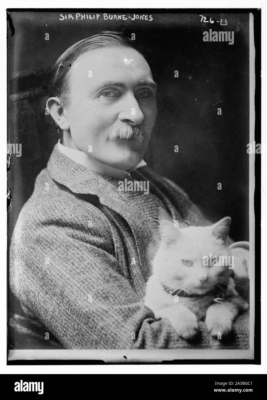 Sir Philip Burne-Jones, tenendo cat Foto Stock