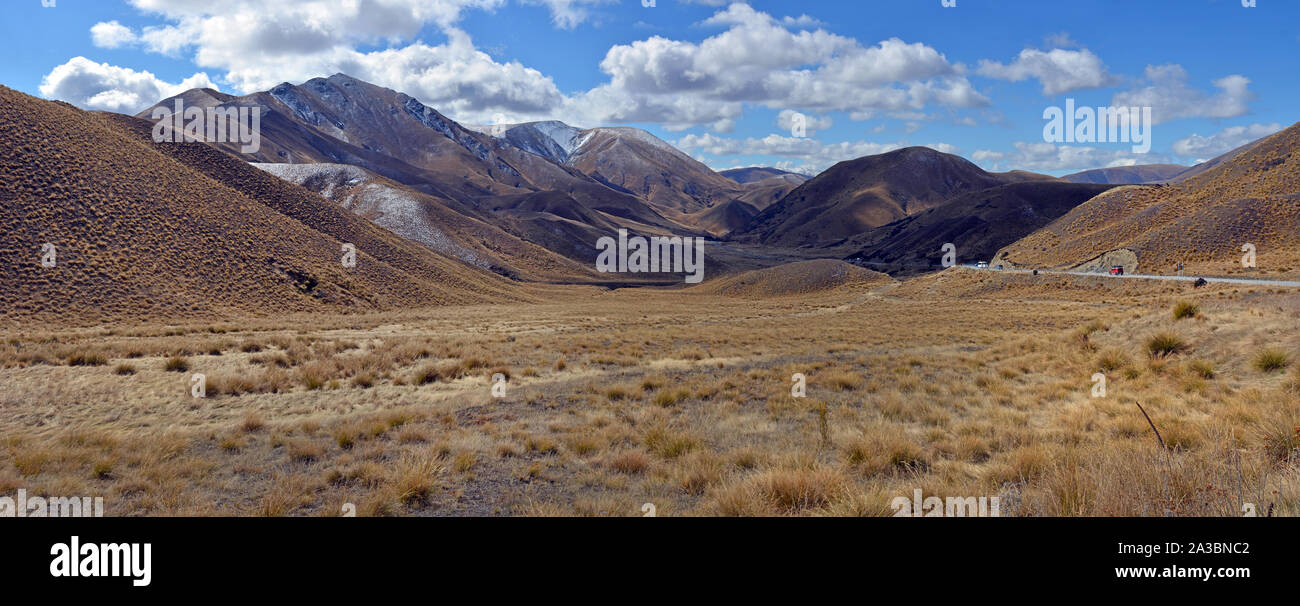 Lindis Pass Panorama, Alpi del sud di Central Otago. Nuova Zelanda Foto Stock