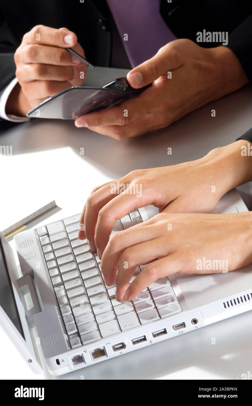 L uomo e la donna, mani, office Foto Stock