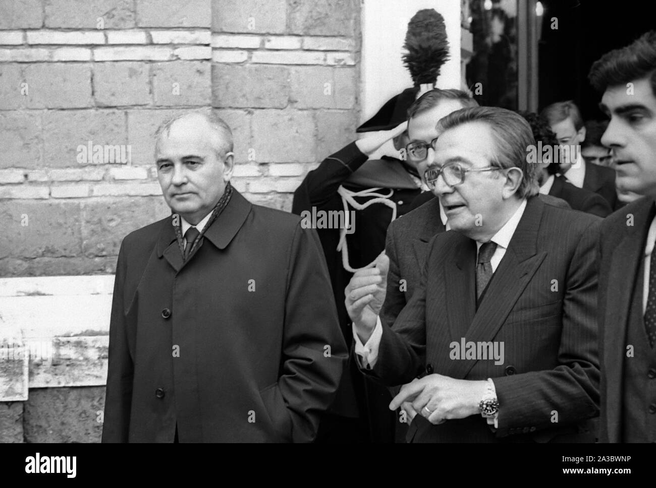 Mikhail Gorbaciov, segretario della CPSU, Sovietici Partito comunista, in visita a Roma, con il Primo Ministro italiano Giulio Andreotti (novembre 1989) Foto Stock