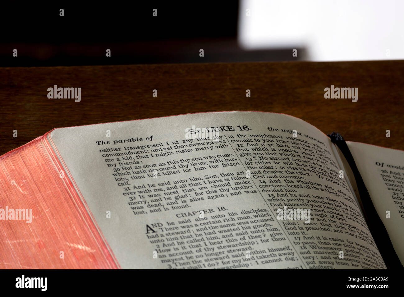Libro di San Luca nella Sacra Bibbia Foto Stock
