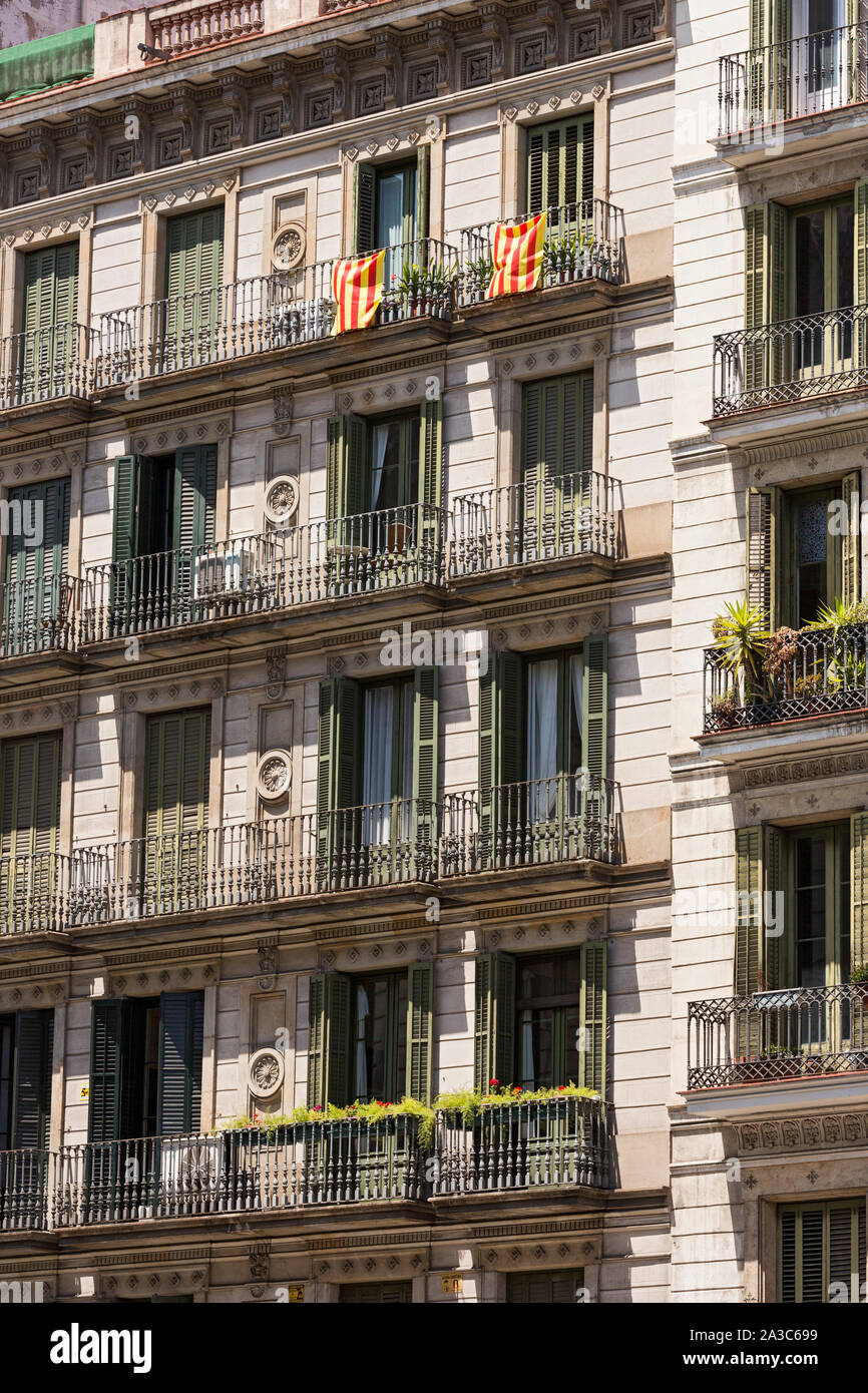 Barcellona; Carrer d'Arrago, Wohnhaeuser, Fassade, Gruenderzeit, Modernisme, Ausschnitt Foto Stock