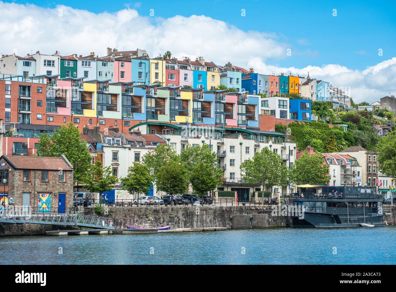 Case colorate di fronte al porto di Hotwells a Bristol, Inghilterra, Regno Unito Foto Stock