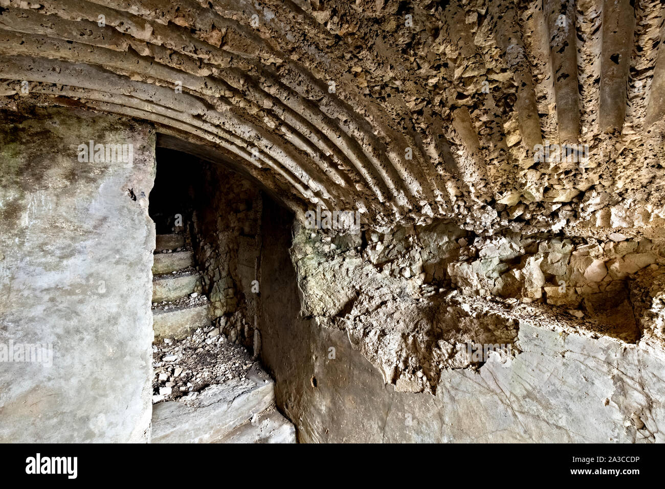 Tunnel del sistema sotterraneo della Grande Guerra nel Austro ungherese roccaforte del monte di testo. Massiccio del Pasubio, Trentino, Italy. Foto Stock