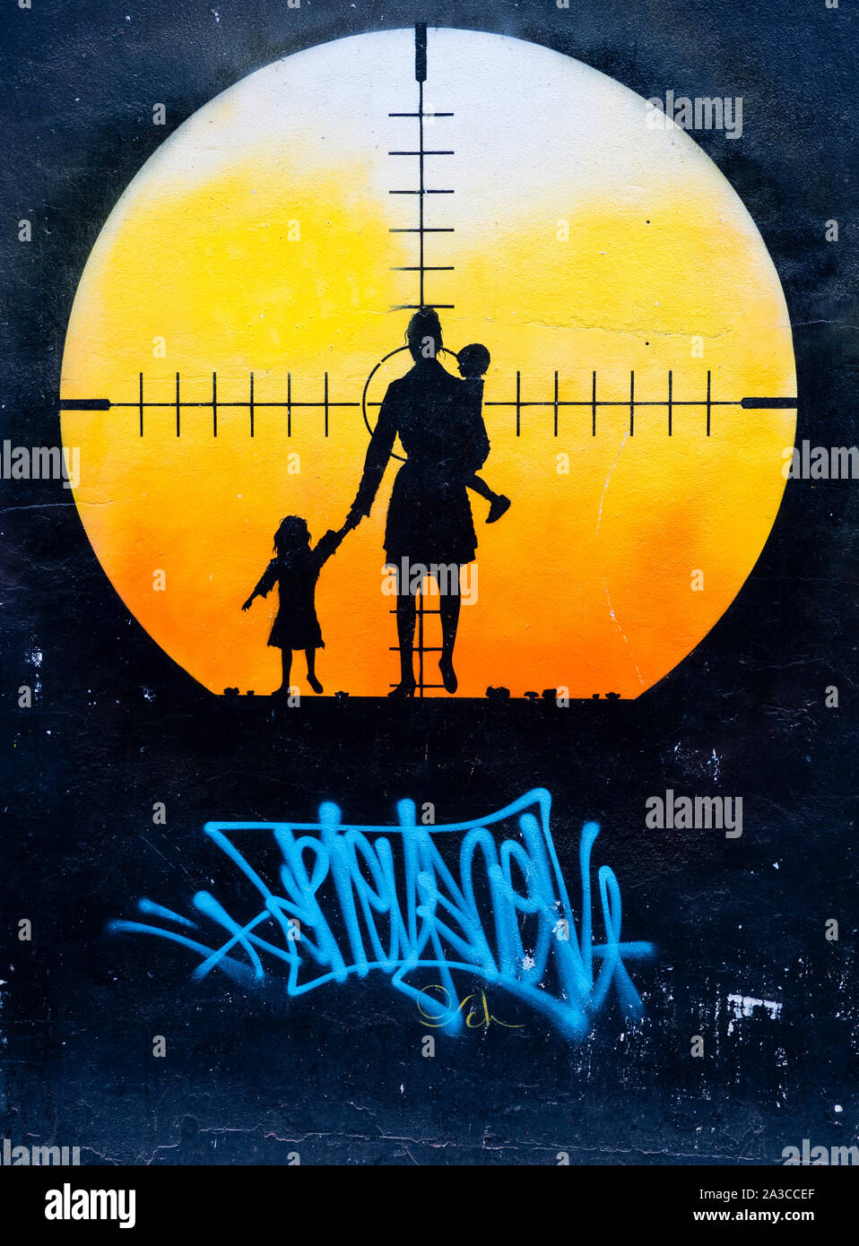Graffiti sulle pareti in ed intorno a Brick Lane nell'East End di Londra. Foto Stock