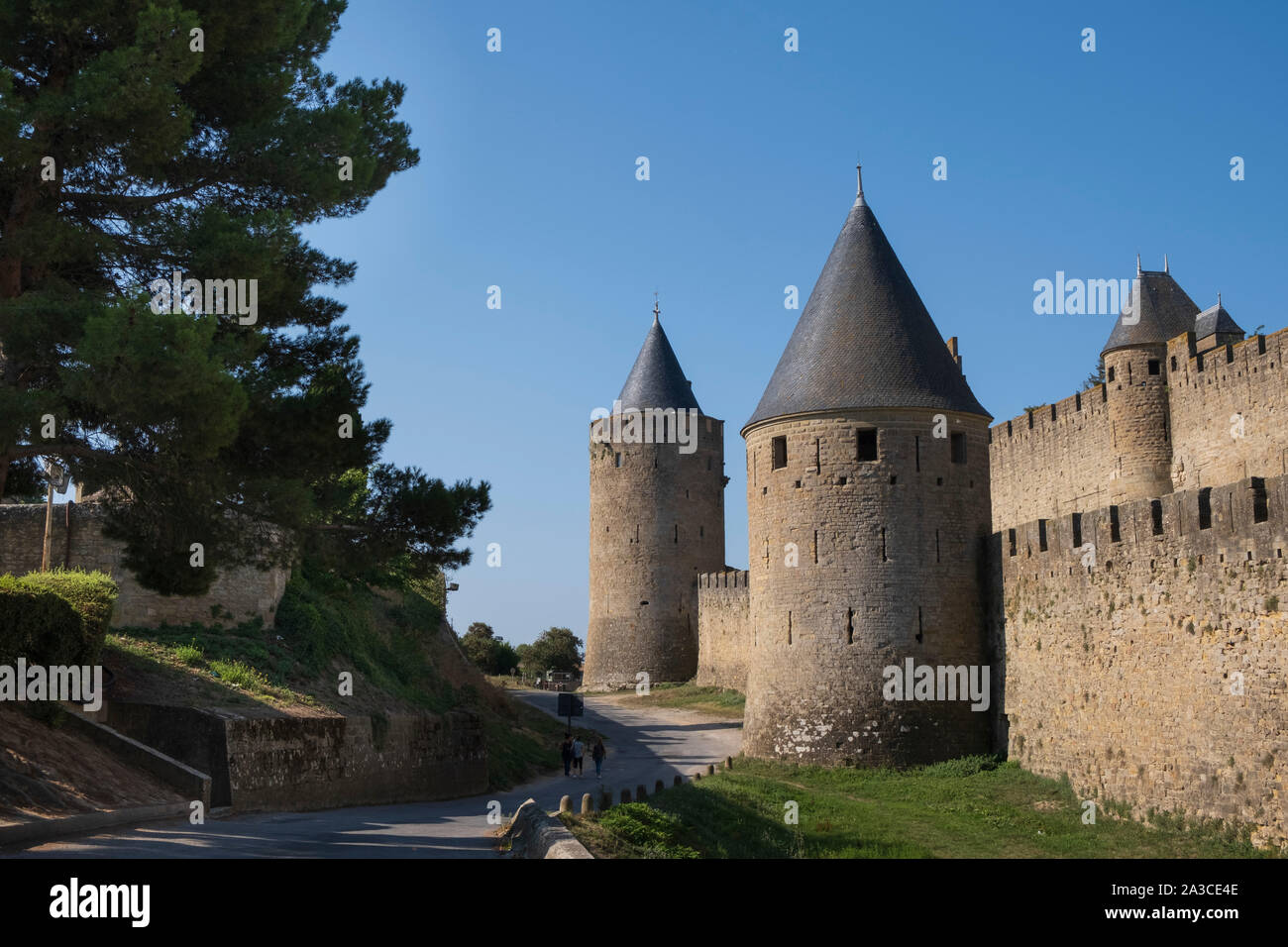 Carcassonne, Francia, la Cite è la cittadella medievale, un ben conservato di città murata e una delle più popolari destinazioni turistiche in Francia Foto Stock