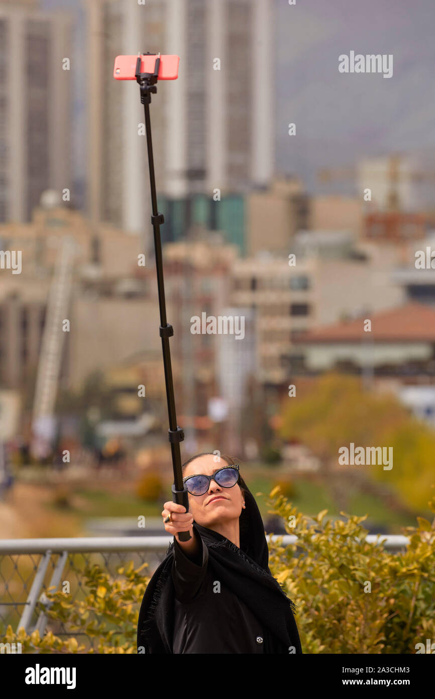 Iran Teheran Teheran Tabiat turistica ponte rendendo selfies 30-03-2017 foto: Jaco Klamer Foto Stock