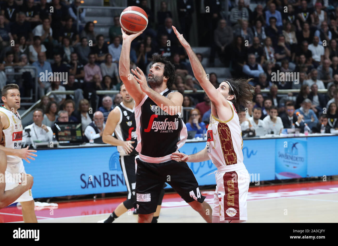 Milos teodosic , virtus segafredo bologna, durante il Segafredo Virtus Bologna Vs Umana Reyer Venezia , Bologna, Italia, 06 ott 2019, Basket italiano Foto Stock