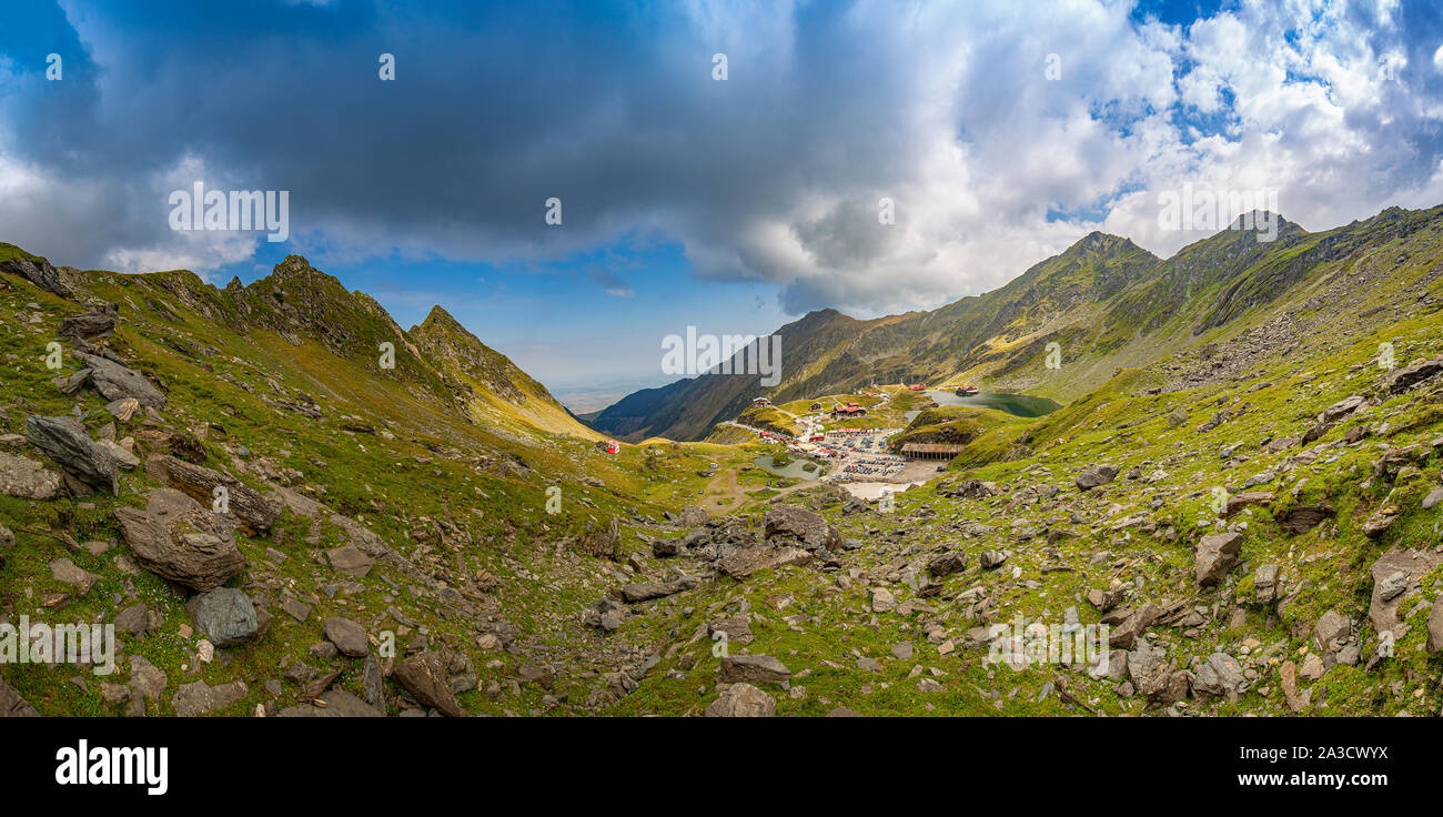 Vista panoramica del lago glaciale di Balea, Romania Foto Stock