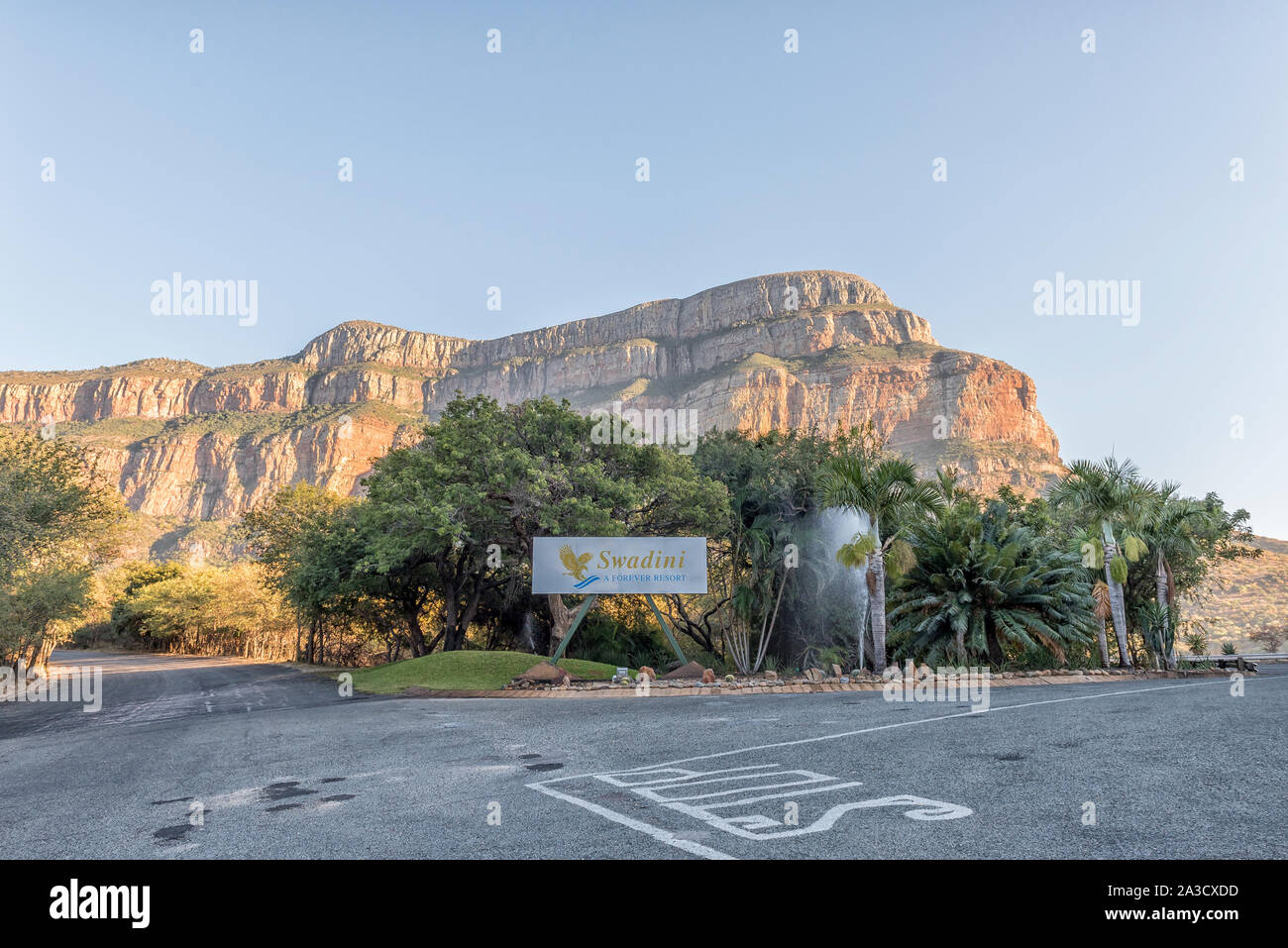 SWADINI, SUD AFRICA - 20 Maggio 2019: scheda nome all'ingresso del Swadini Holiday Resort in Blyde River Canyon Foto Stock